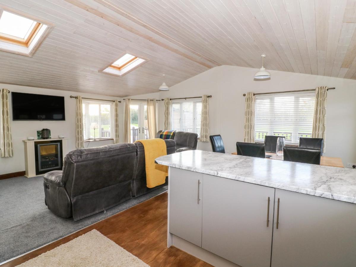 Oakwood Lodge ยอร์ค ภายนอก รูปภาพ